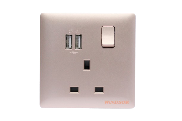 Windsor Innova Gold 13A 1 Gang Universal Socket with USB - 91456CH
