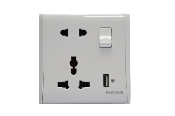 Windsor Pioneer White 13A 1 Gang Universal Socket with USB - P484F