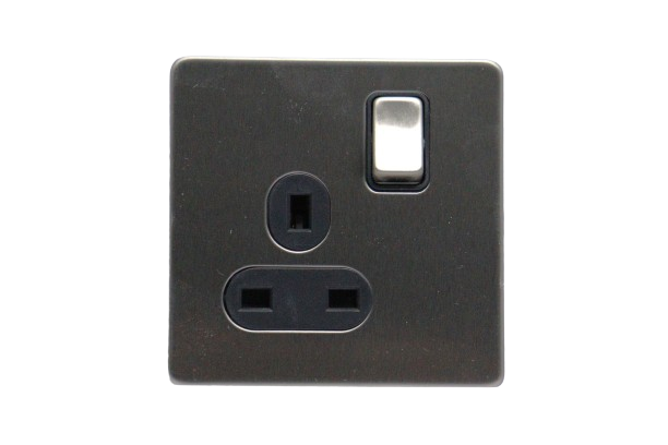 Windsor VIP Chrome 13A 1 Gang Switched Socket - VC45Y