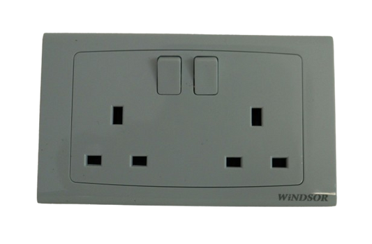 13A  double  switched  socket,  single  pole