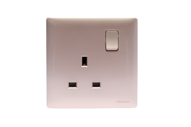 Windsor Innova Gold 13A 1 Gang Switched Socket - 9145CH