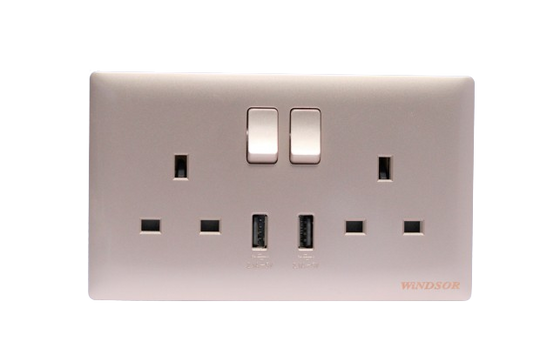Windsor Innova Gold 13A 2 Gang Universal Socket with USB - 91487CH