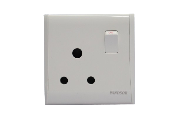 Windsor Pioneer  White 15A 1 Gang Switched Socket - P429F