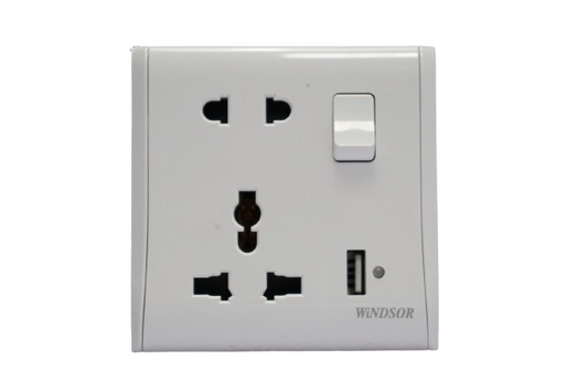 Windsor Pioneer White 13A 1 Gang Universal Socket with USB - P484F
